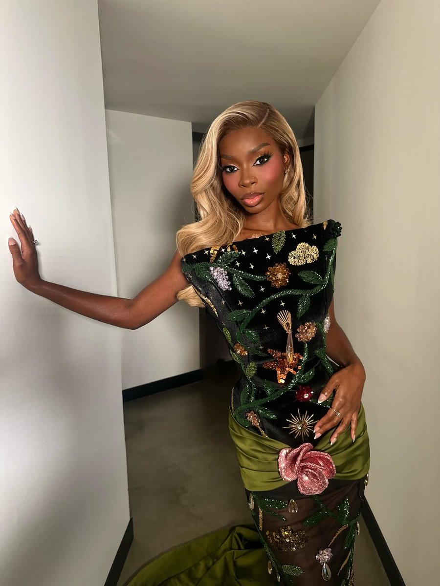 0gheNe0V0's tweet image. Soft glam Strong presence ✨