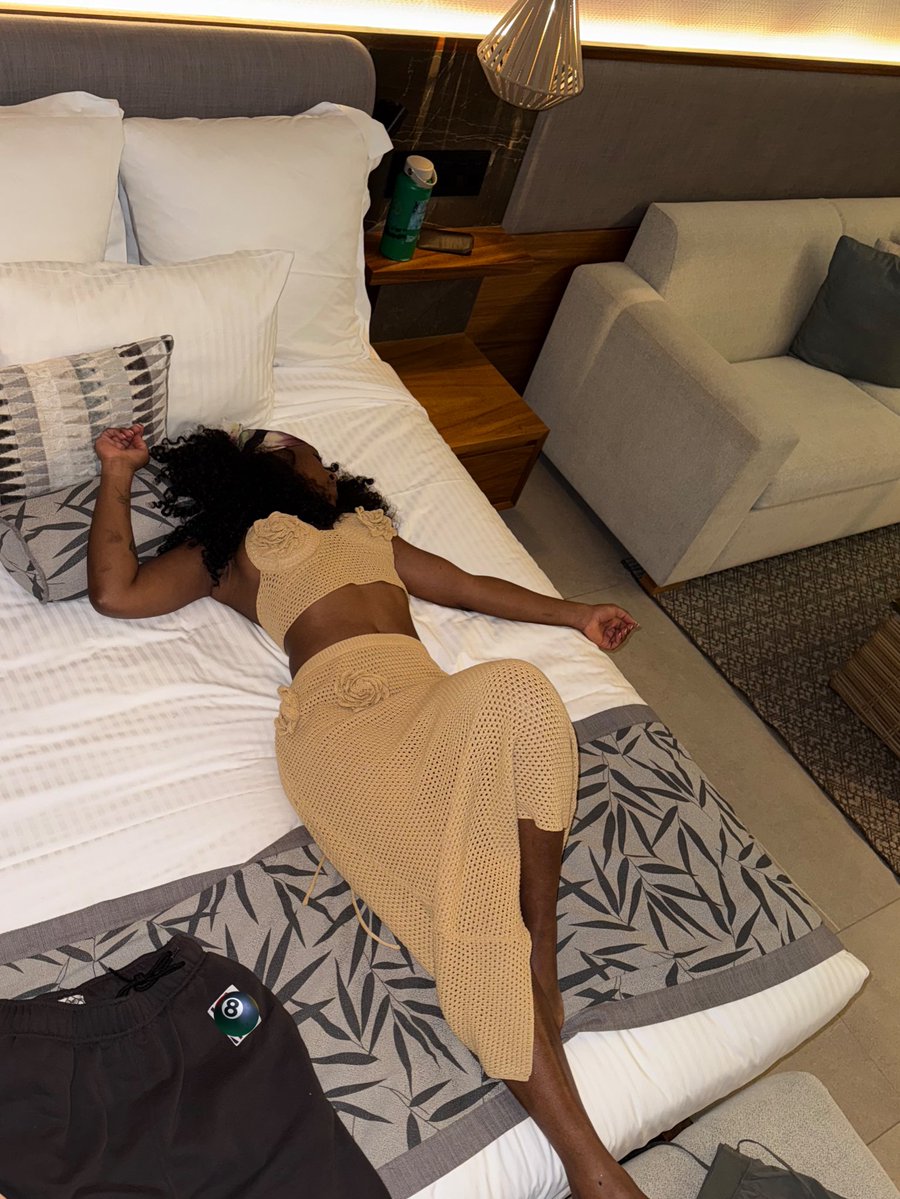 aro_bed's tweet image. writing this from Mexico with 💕