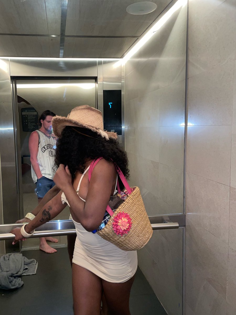 aro_bed's tweet image. writing this from Mexico with 💕