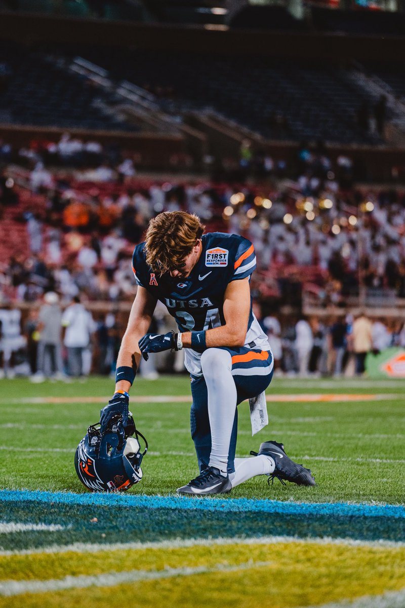 SmileyWyatt's tweet photo. YEAR 1✅⏳
@CoachTraylor @flyguyhuey5 @UTSAFTBL @denarius11 @RCarterTV https://t.co/SbStbzi7Fy