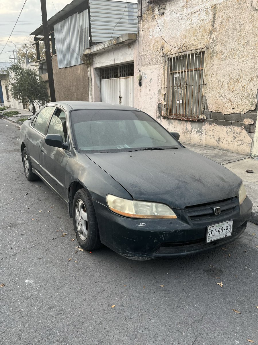 Leondejavier's tweet photo. @seguridadmtymx @Cicmty @rayelizalder nuevamente solicitó el apoyo para revisar y retirar un vehículo abandonado que ya lleva 4 semanas. Calle privada Miguel Barragán entre Villagómez y Villagran colonia Industrial.
Espero puedan dar la atención que les caracteriza. Saludos https://t.co/bFmjo9IEZn