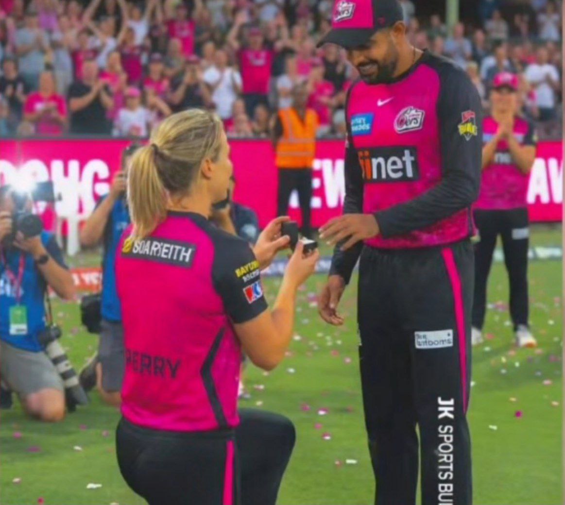 Ellyse Perry proposes to Babar Azam in BBL 😊