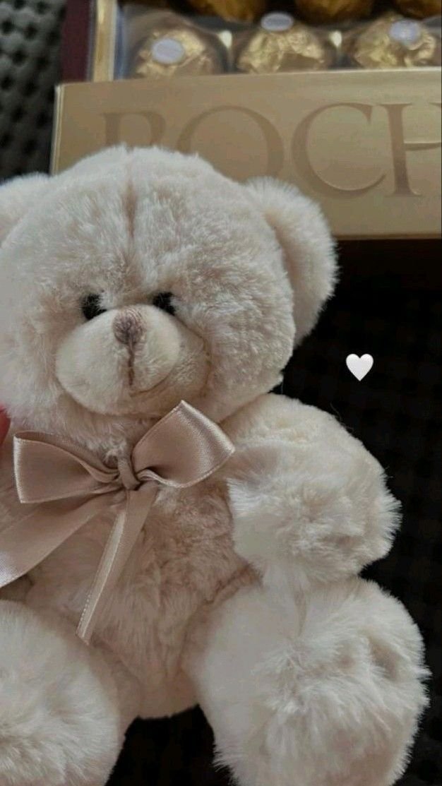 Rutalulp's tweet image. Everyone will be surprised by this teddy’s style, his glasses and hat make his swag look very new and cool 🧸🕶️✨.