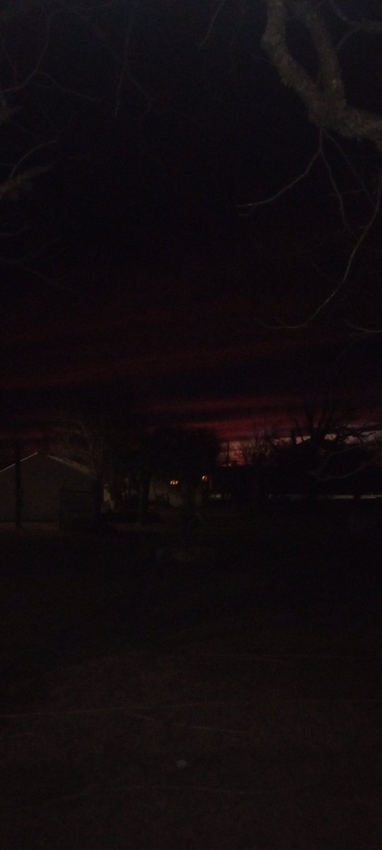 Pollen898280472's tweet photo. @jesseRoss597206 "FOG" then this evening all the lines show up . https://t.co/uiThiN27T9