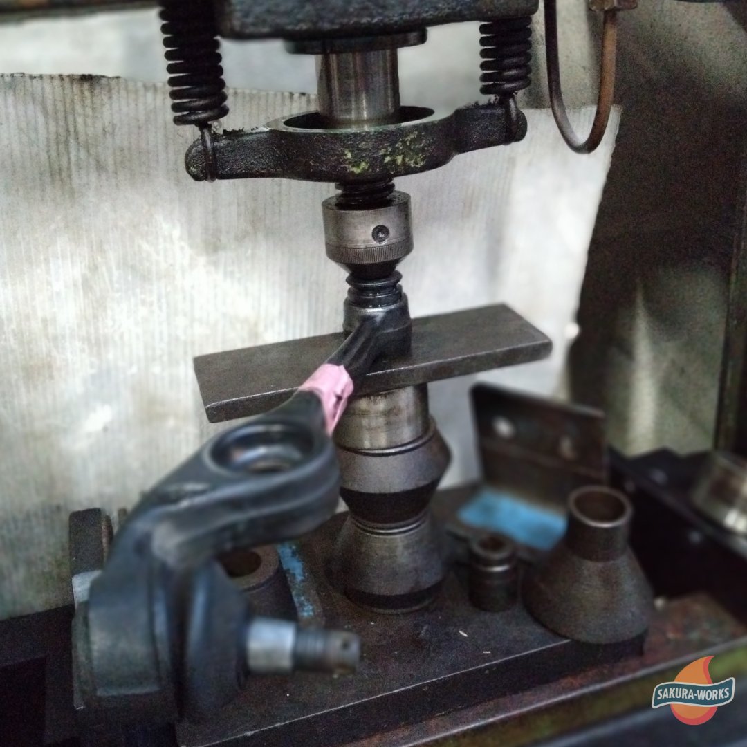 SWorks0303's tweet image. L700ミラジーノの整備。長らくお預かりしております。正月気分も抜け作業のペースも上がってまいりましたので、ジャンジャン進めていきます。ロアアームブッシュ取替え、キャリパーOH、下回りサビ止め塗装（いまから）
#gino #mira #daihatsu #l700 #ジーノ #ダイハツ #ミラジーノ