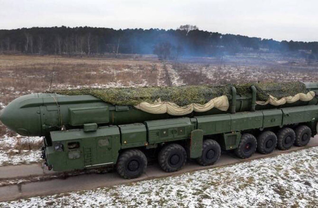 BREAKING:

Ukraine confirms that the missile that hit the Lviv region flew at a speed of about 13,000 km/h along a ballistic trajectory.

It makes it clear that an Oreshnik IRBM with MIRV technology was used in the attack.

It’s the second time an ICBM or IRBM is used in war