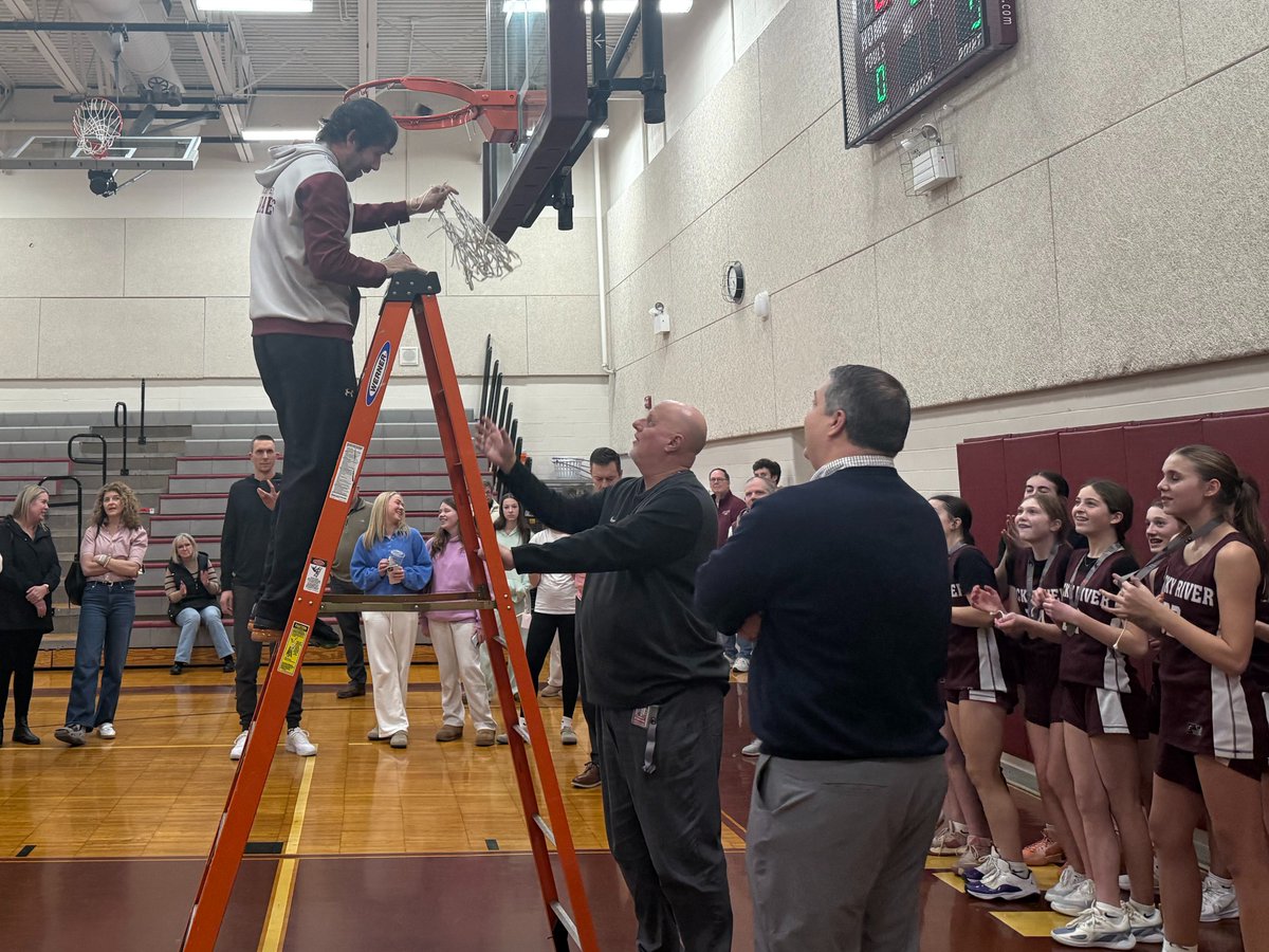 rrhsgirlsbball1's tweet photo. CONGRATULATIONS TO THE 8th Grade CWC Girls Basketball CHAMPIONS! @ABCBasketball2 @CoachJPfahl #togetheRR https://t.co/ZBVGvFGZdC