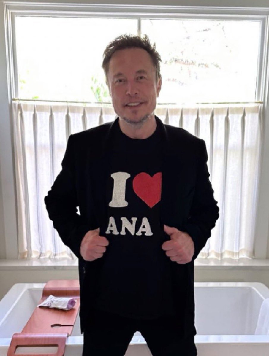 yoizkkura's tweet image. me during the day vs me during the night