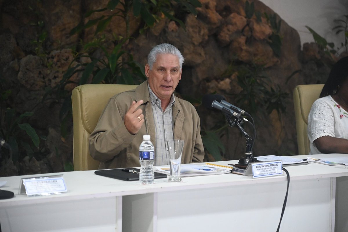 🗣| Retomó el concepto de que el Partido, por su carácter único, tiene que ser el más democrático. No solo es el Partido de los militantes, apuntó, es el Partido de la nación, y tiene que preocuparse por los problemas de todos los cubanos.