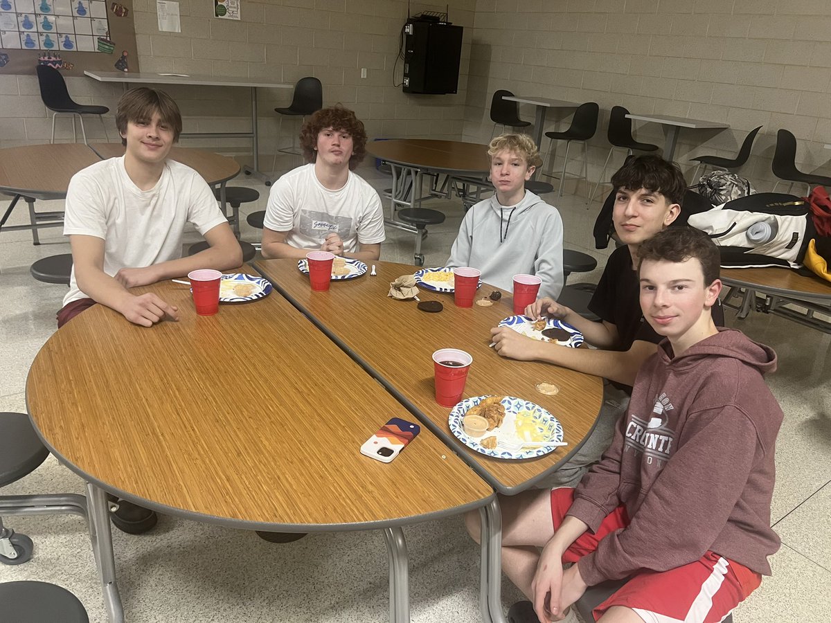 Huge shoutout to the parents for organizing a great team dinner tonight!