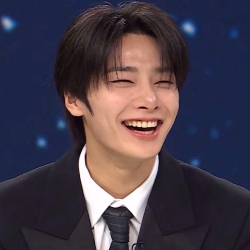 sunglixie0's tweet image. one cigarette isn’t enough i need the whole pack