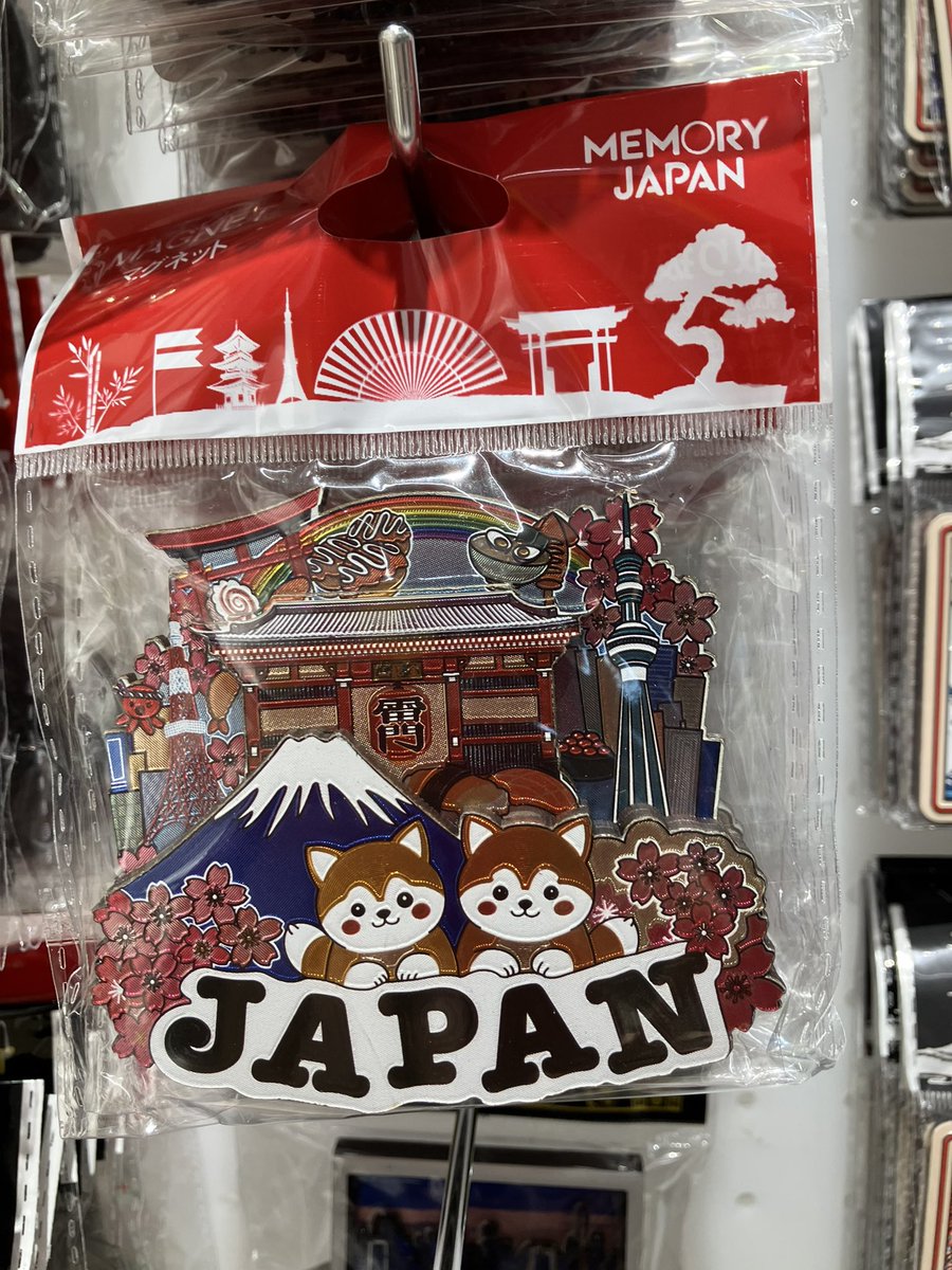 ミヤシタパーク2階THE SHIBUYA SOUVENIR STORE マグネットたくさんある