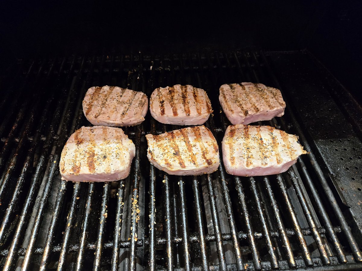chrsvnbk's tweet image. Some beautiful boneless chops for supper!  #proteinpyramid