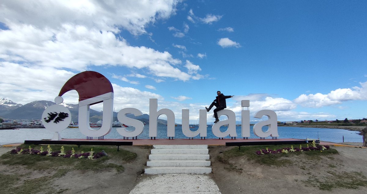 Ushuaia is coming.

Bienvenidos al fin del mundo, de mis lugares más increíbles de la faz de la tierra ❤️

NEVER FORGET #HastaElFinDelMundo