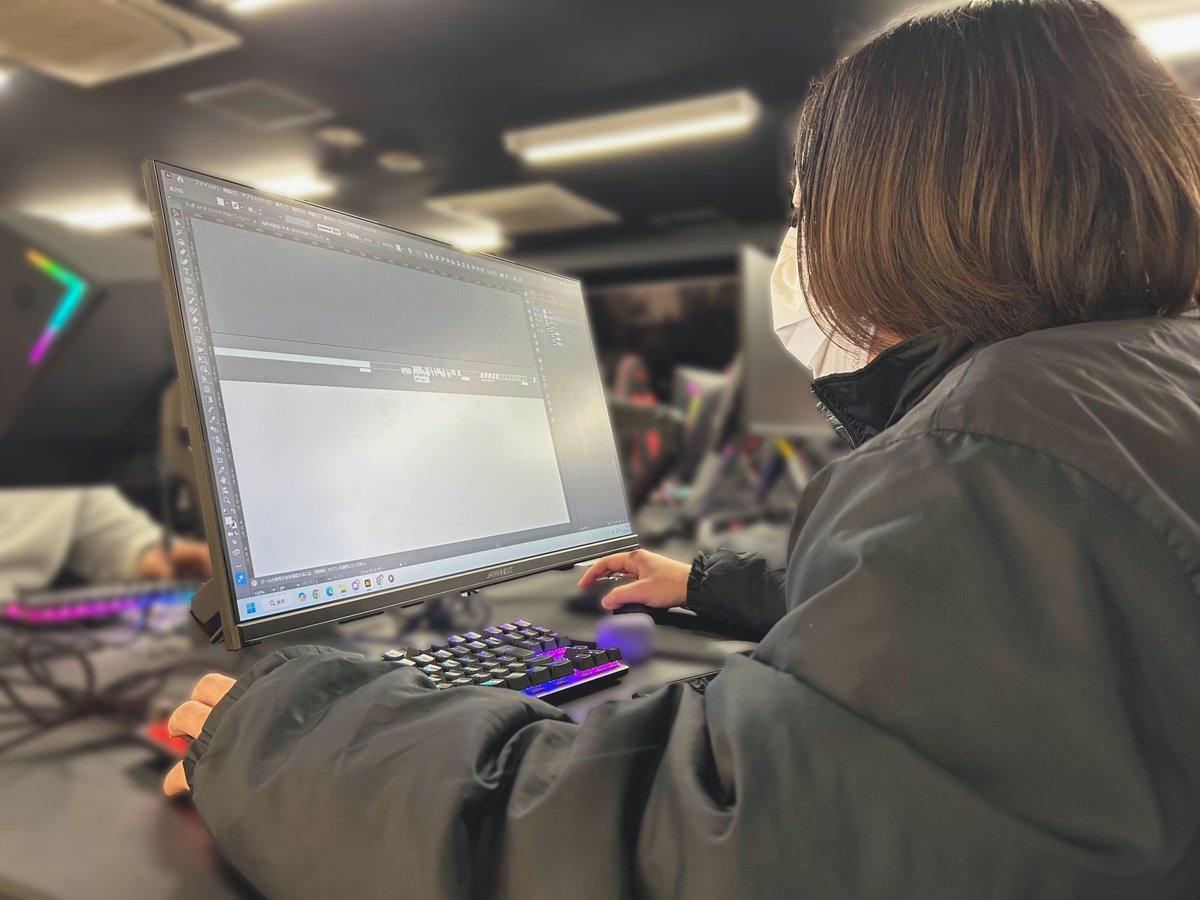 fukuokatech_esp's tweet photo. 【2026 we are JIKEI COM 若きクリエーター展 卒業・進級制作展】

⚔️Apex Legends LAST Predator
現在制作進行中...🚶‍♀️‍

『　本日はクリエイティブをピックアップ　』
🎤クリエイティブのMさんに聞いてみました！

Q.今回のイベントを一言で表すなら？
A.集大成だと思います。

本イベントに込められた想いと演出は、
今後の情報公開にてご注目ください👀

#APEX #ApexLegends #APEX大会