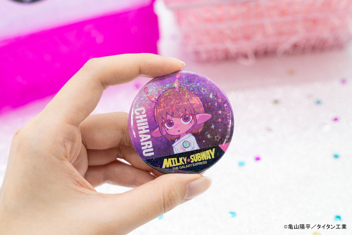 charatoru's tweet image. 💫1月発売商品🚈
【銀河特急ミルキー☆サブウェイ】
・みにコレ！miniぬいぐるみ
・缶バッジ

「銀河特急ミルキー☆サブウェイ」のプライズアイテムが初登場✨
デフォルメデザインがかわいいチハル&amp;amp;マキナのミニぬいぐるみと、キラキラホログラムデザインの缶バッジがラインナップ🌟
#GiGO…