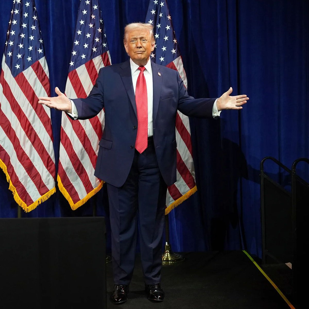 RadarHits's tweet image. JUST IN: 🇺🇸🇻🇪 U.S. naval blockade of Venezuela has cost $700 million already, rising by $9 million per DAY. - FORTUNE