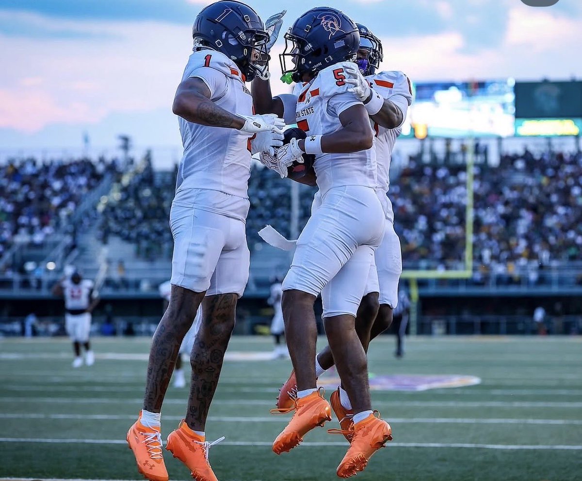 ElijahSalmon6_'s tweet image. After a Conversation with @jetercoach1 I am blessed to receive and Official Offer from Virginia State University🧡💙! Agtg @coachLeonScott1 @CoachRoach757 @CoachFerg757