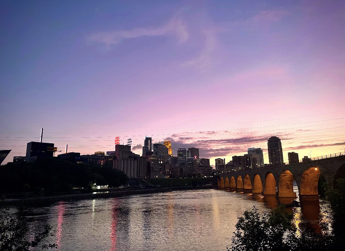 wolvestwtsara's tweet photo. Minnesota is truly one of the most beautiful places in the country. this narrative about it being “a shit hole, dangerous and scary” is just categorically false. the only thing more awe inspiring than Minnesota itself is our communities that continue to rise through tragedy. https://t.co/qNrTTIGnvx