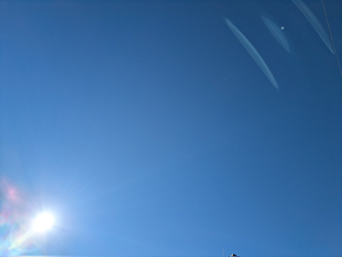 seewriter's tweet image. 空が青いなあｳﾑｳﾑ