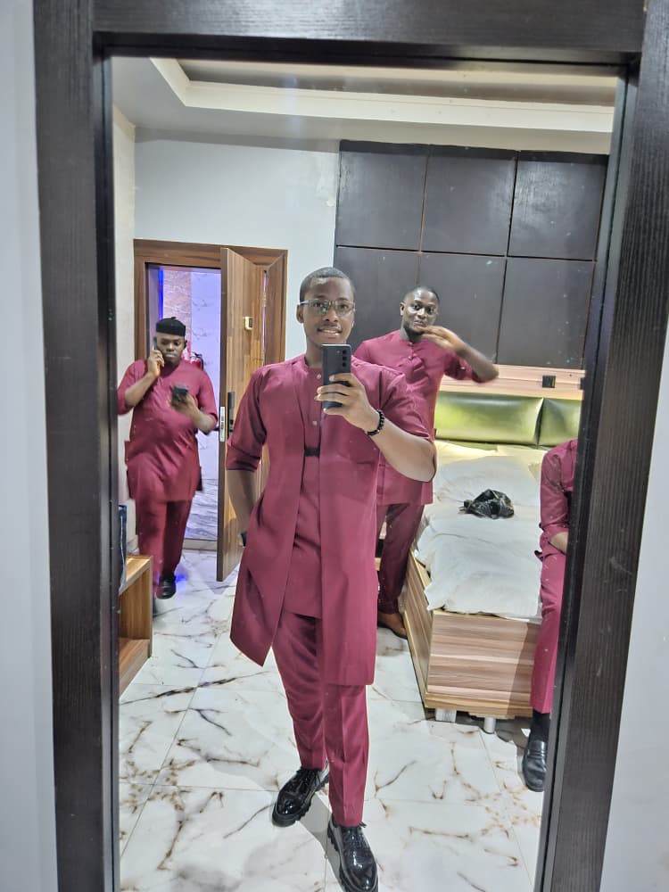 GM CT
It's Friday again... wishing y'all a blissful weekend ✨

Apart from sending you $$, what else can I do to put a smile on your face this weekend?