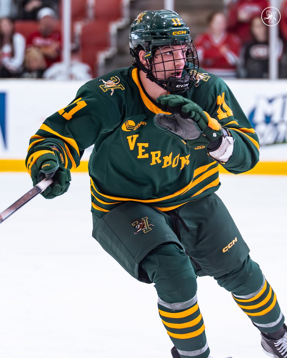 UVMmhockey's tweet image. 𝐍𝐄𝐄𝐃 𝐓𝐎 𝐊𝐍𝐎𝐖 ➡️ Catamounts return to @hockey_east play for a two-game set with No. 16 @GoNUmhockey. Action set for 7 p.m. on Friday &amp;amp; Saturday

🎟️ - go.uvm.edu/nu
#802Hockey