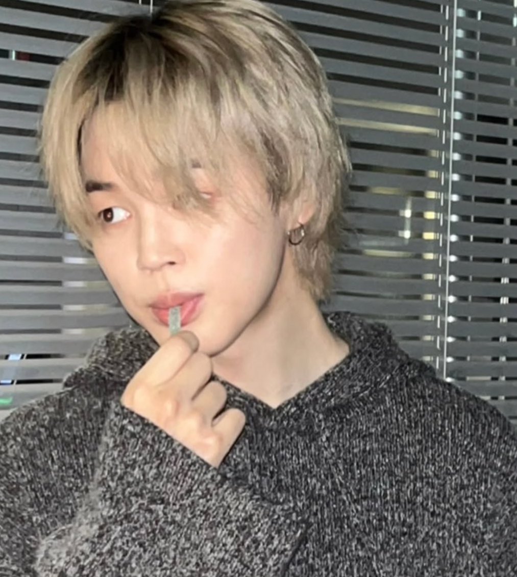 jmnberries's tweet image. whatever they’re feeding jimin lately ..