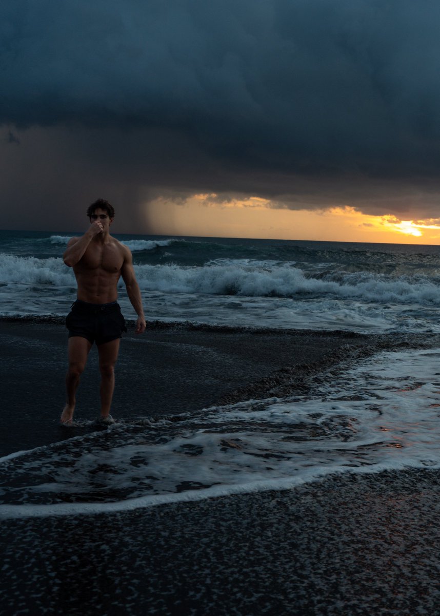 Kylekuznikk's tweet image. Thanks everyone for all the support on my page on Instagram, stoked to be hitting 400k. Just the beginning