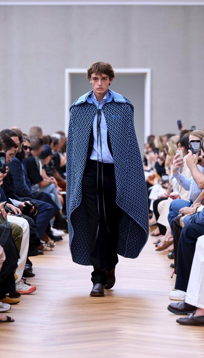 knitJM's tweet image. 디올의 옷들을 찾아보는 재미를 느껴보아요