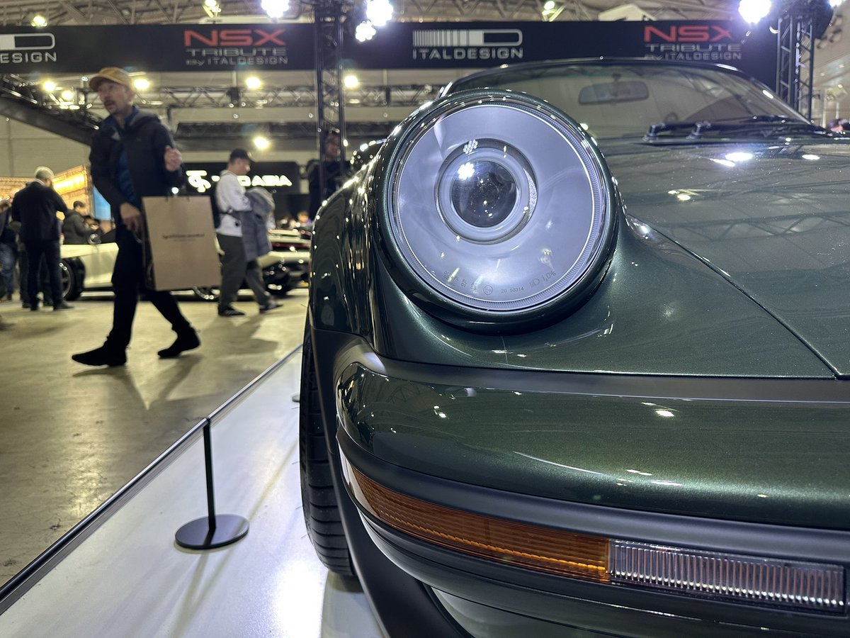 オートサロン会場に着いて早々に、JZX100の35mm延長ロアアームと