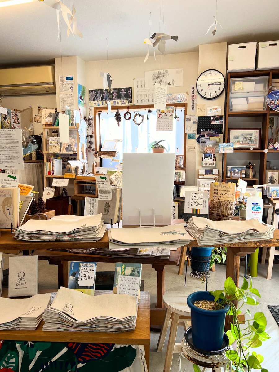 本年も谷中店舗をよろしくお願い申し上げます。

1月の営業は土日祝中心です。連休の最終日など、ななせ店長は制作のためお休みする可能性があります。

10（土）
11（日）
12（祝）
16（金）
17（土）
18（日）
24（土）
25（日）
31（土）
2月1日（日）

土日祝: 11〜17時
平日: 正午〜16時