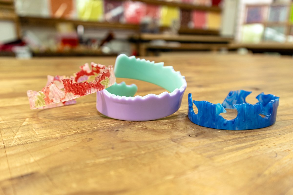 三連休の真ん中にくるっとバングル！ 腕にカラフルなアクセントいかが