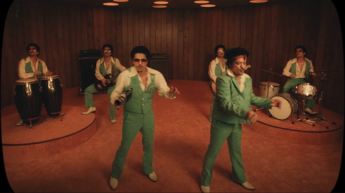 hoolicyy's tweet photo. bruno took the “no collaborations” literally. it’s just him doing everything, he played the instruments, he sang the song, he recorded himself, he choreographed it, and even directed the mv. 😭😂 https://t.co/26lYFzDi9N