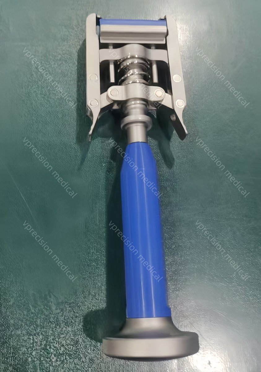 Irisvprecision's tweet image. 😉Hi! Today I will share our 𝙁𝙚𝙢𝙤𝙧𝙖𝙡 𝘾𝙤𝙣𝙙𝙮𝙡𝙚 𝙏𝙧𝙞𝙖𝙡 𝙄𝙣𝙨𝙚𝙧𝙩𝙚𝙧!
How to use: Clamp the femoral condyle trials using the inserter, connect the universal impactor, and fix the trials onto the prepared femoral condyle surface with the knee flexed.
#vprecision