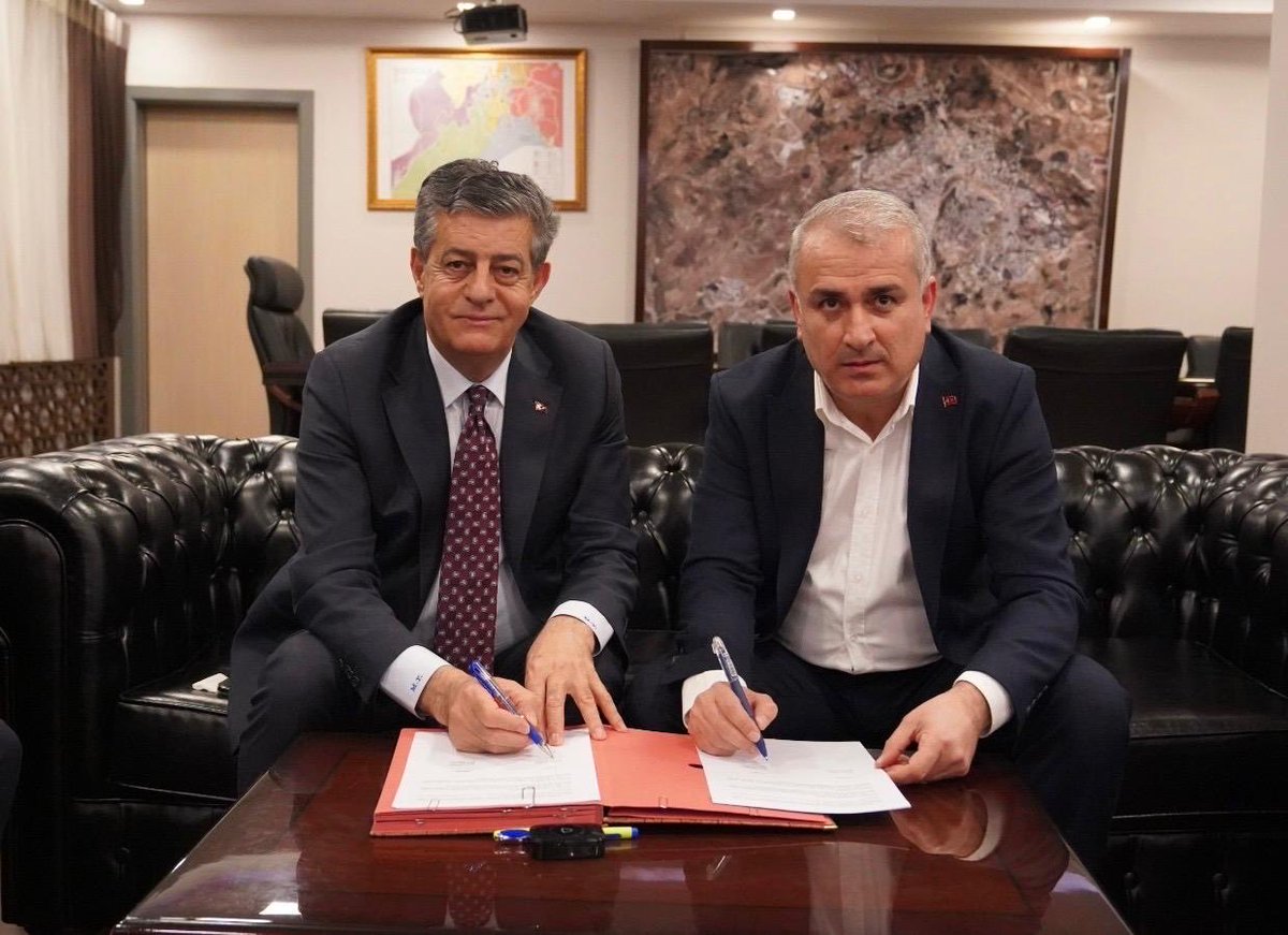 Genel Başkan Yardımcımız
Ahmet Temel

Şırnak İl Başkanımız
Sadık Taşar ve Yönetim Kurulu 

Şırnak Belediye Başkanı
Mehmet Yarka ile 

Şırnak Belediyesinde çalışan memurlarımızı Kapsayan Sosyal Denge Sözleşmesini İmzaladı

Çalışanlarımız ve Aileleri İçin Hayırlı, Bereketli Olsun.