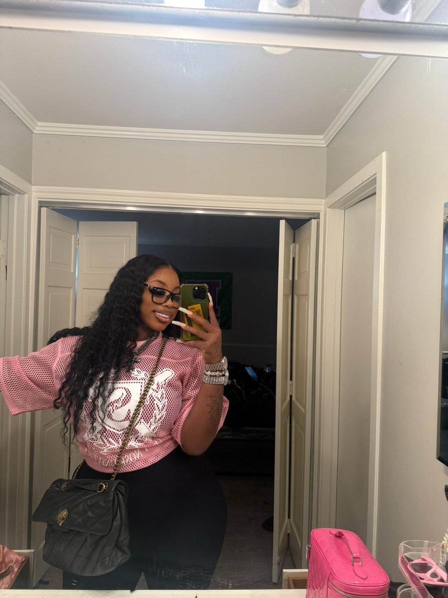 HOODRAT HOLLY tweet media