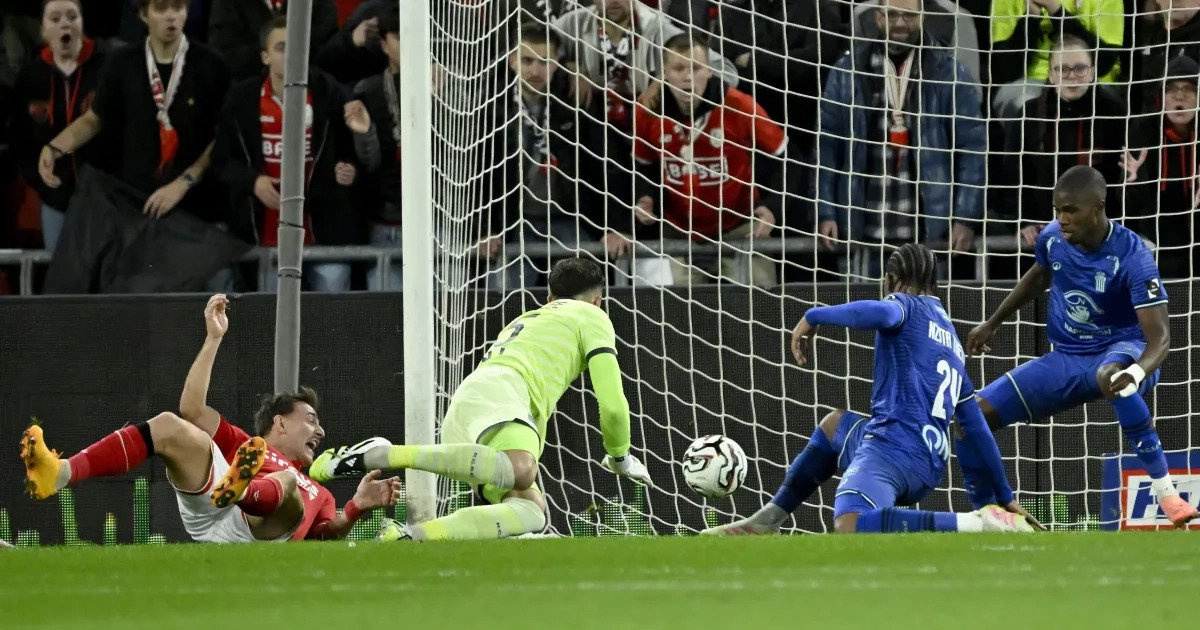 Anderlecht s'intéresse à un gardien de Charleroi, jugé trop cher, mais garde encore trois pistes en Belgique dlvr.it/TQF9Xs