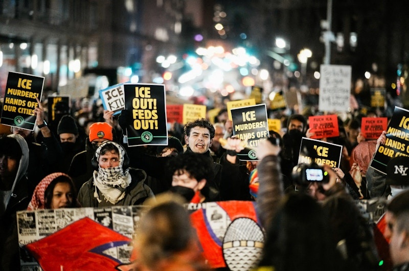 🇺🇸⚠️ ICE SHOOTINGS SPARK NATIONWIDE UNREST AS PROTESTS ERUPT🚨

    Federal immigration operations triggered widespread protests after two shootings in two days. An ICE agent fatally shot Renee Nicole Good in Minneapolis, while Border Patrol agents wounded two people during a