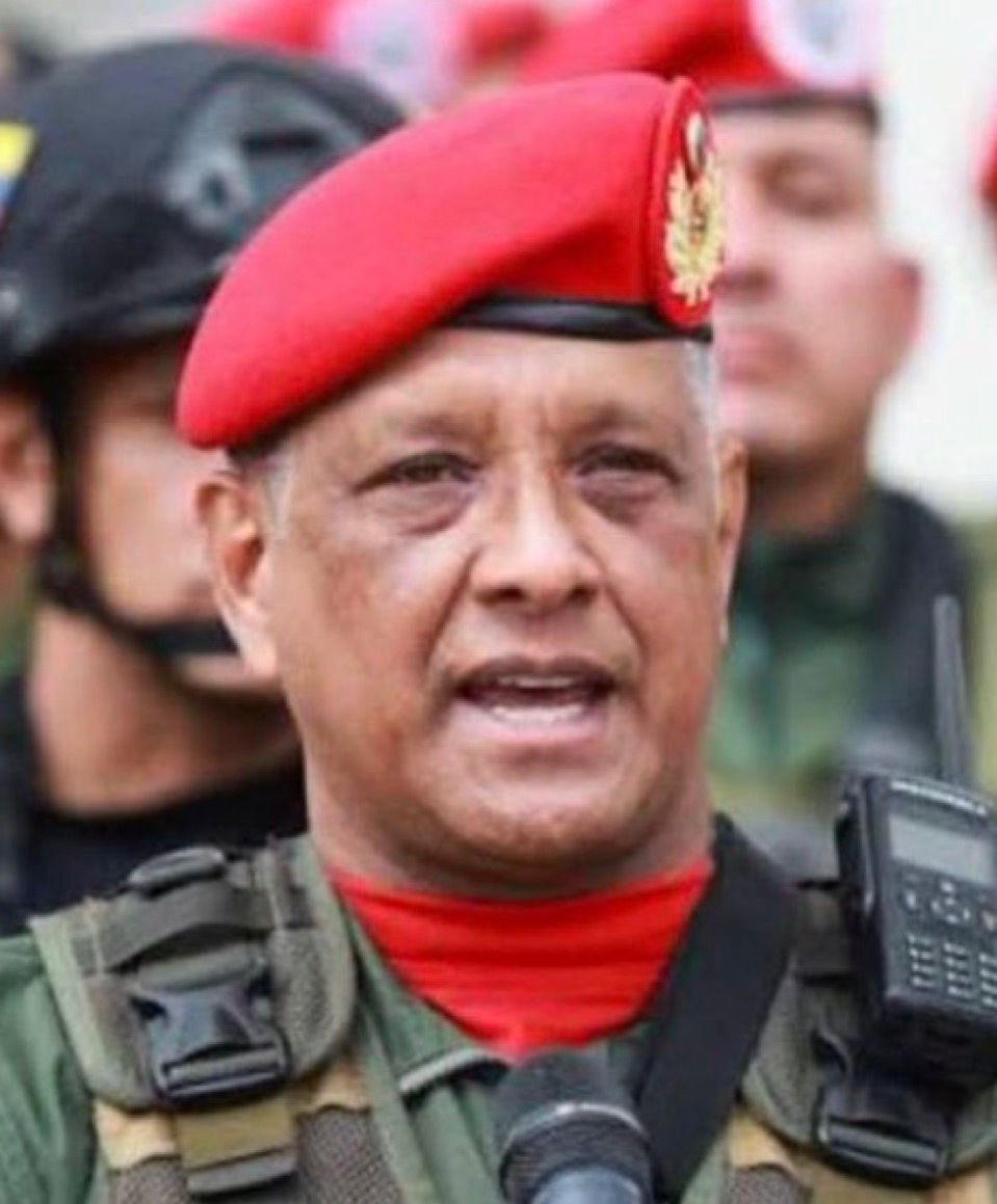 msaid_didu's tweet image. Kemarin ada analisis yang memuji kecanggihan teknologi Amerika dalam menculik Presiden Maduro. Canggih, cepat, sunyi dan efektif.

Persenjataan Amerika mungkin canggih. Tapi, inilah sebenarnya senjata terpenting: musuh dalam selimut Maduro.

Pemerintahan baru Venezuela kini…