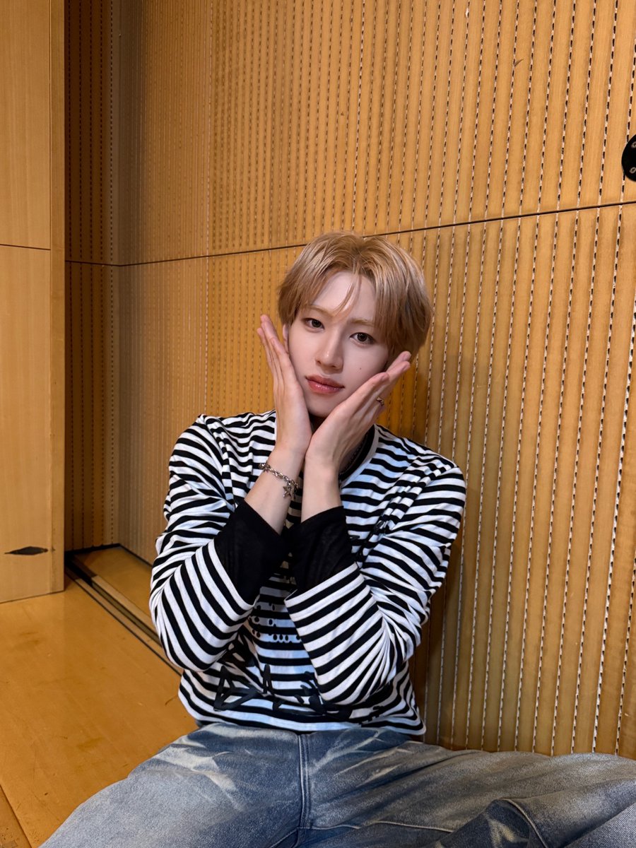 idntt_cosmo's tweet photo. 첫 음방 팬분들 덕분에 너무
재밌게 잘할 수 있었어요
고맙구 사랑해요💕

#idntt #아이덴티티 #アイデンティティ
#yesweare #박누리 #parknuri https://t.co/JHhUMpkd5L