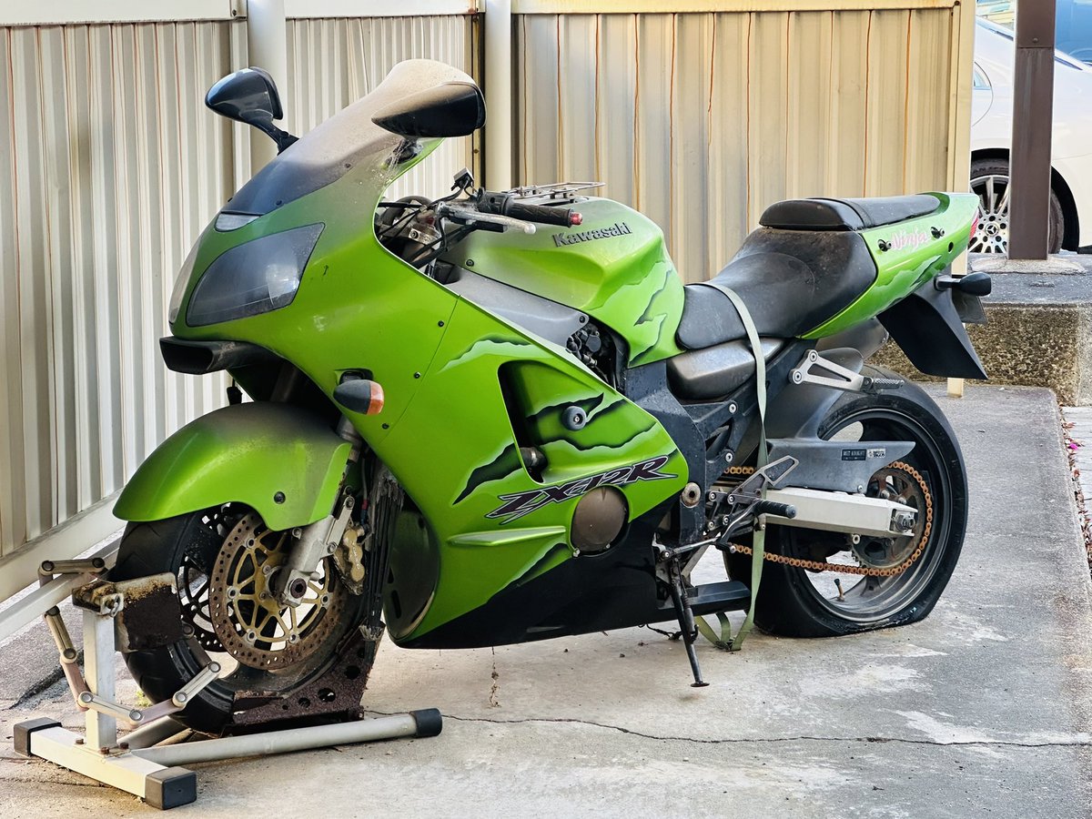 自分の中で平成カワサキで好きなのはZX7Rだけど、同じくらいの好きなの