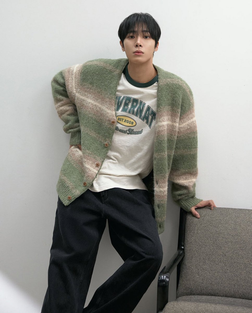 woo__210's tweet photo. 오른쪽 사진 옷이잖아 https://t.co/F5JoTYLrOM
