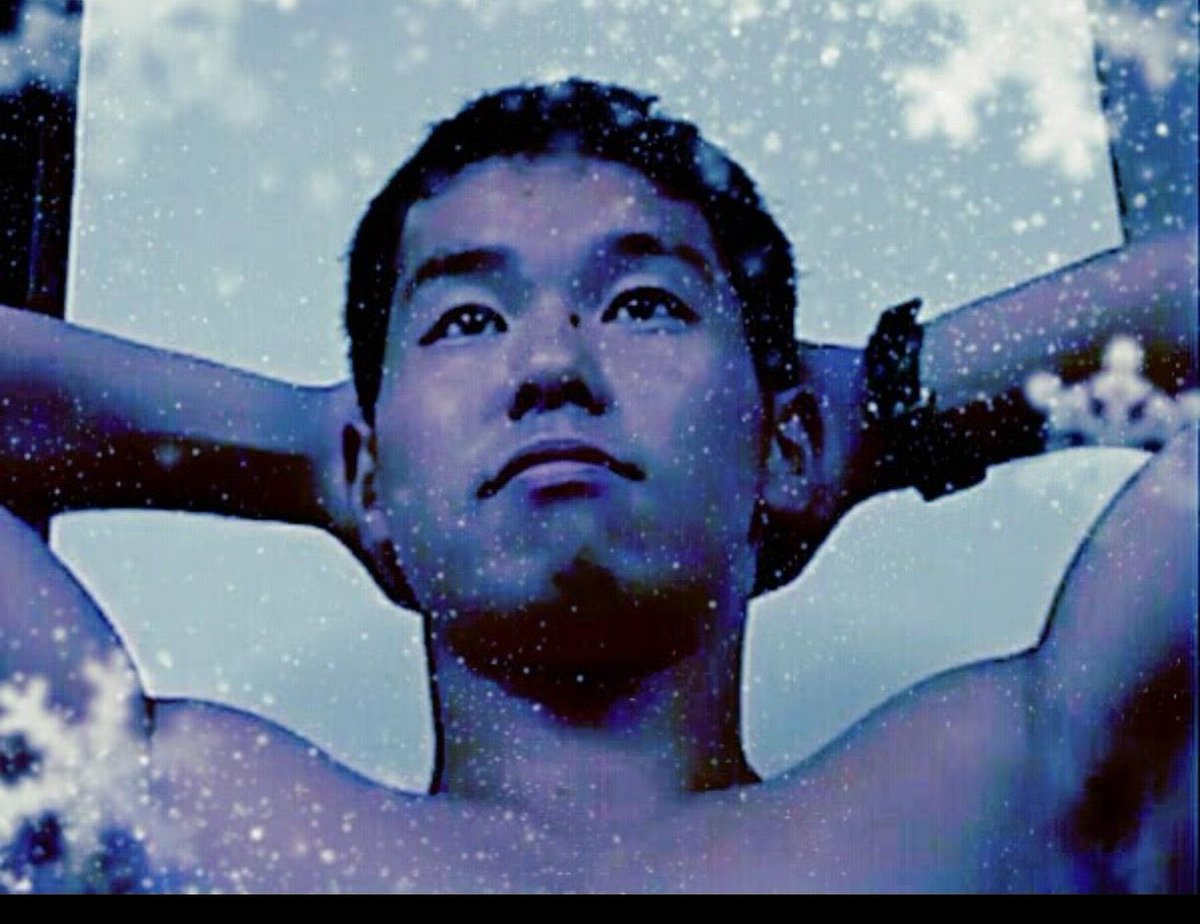 aaaaaaaaa810a's tweet image. なあ遠野、屋上にこんな雪降っちゃってスギだけどさ、こんなんで何が焼けるんだろうな
アイスティー、凍っちゃったな