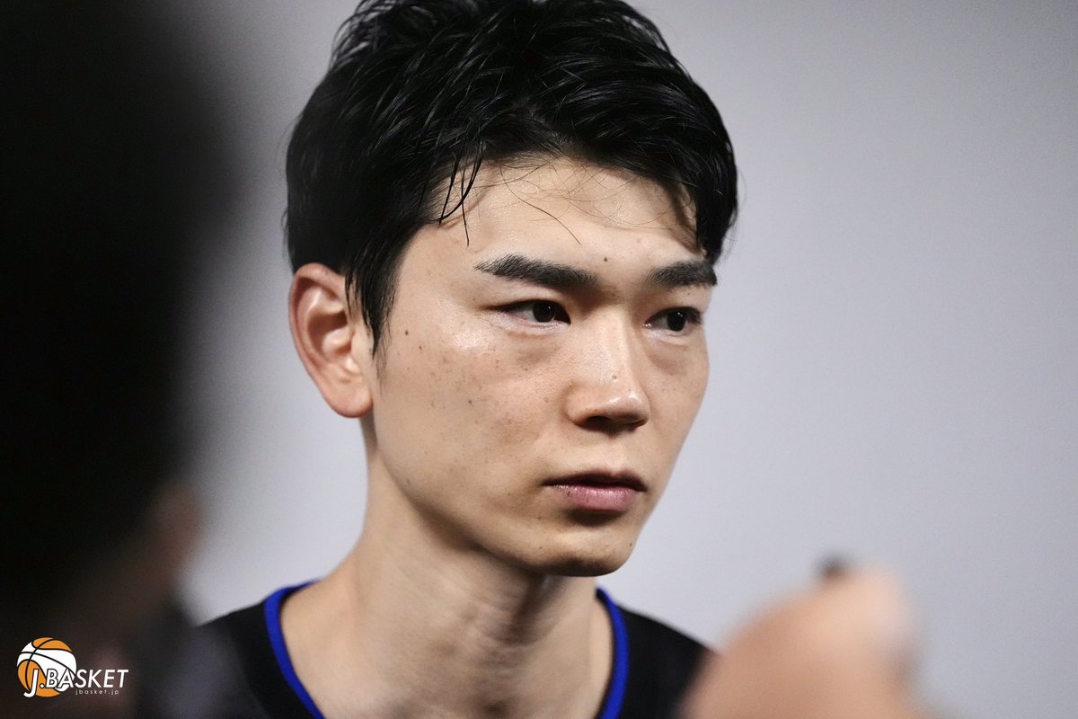 jbasket_jp's tweet photo. 【天皇杯|DAY3】石井講祐(三河)5年ぶりのセミファイナル進出に貢献/38歳ベテランは、なぜ勝負所で強いのか
📝 https://t.co/n6U1bfYUnn
#石井講祐
#シーホース三河
@go_seahorses
#天皇杯バスケ
#Scene #Moments #BeyondGame
#Jbasketインタビュー
#Jbasket #Jバスケ https://t.co/3OeHBeaZDe