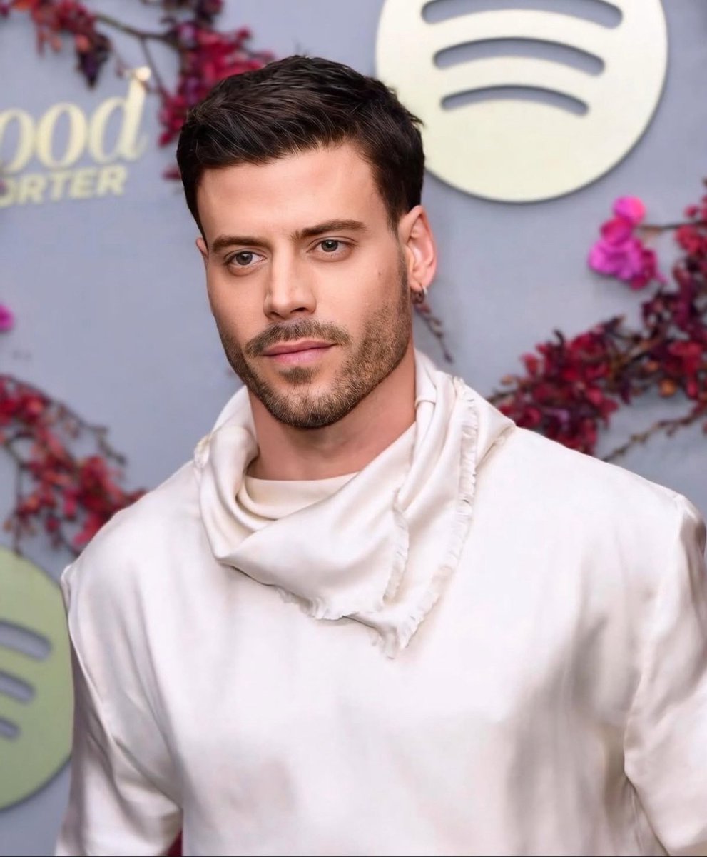 connellwaIdron's tweet image. he’s so pretty