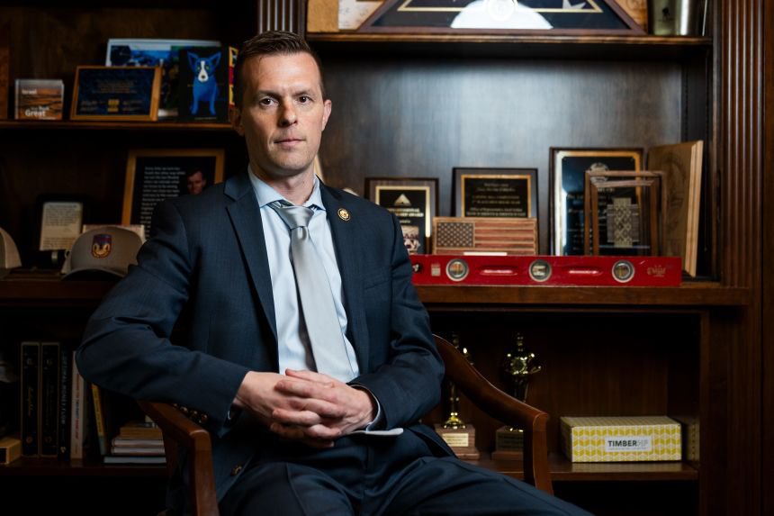 JaredGoldenSIM's tweet image. (@PGSimBackup)

America needs experienced, pragmatic leadership to get us back on track. 

That’s why I’m proud to endorse 3 candidates for president.

@JoeBidenUSGS for the Democratic primary.

@GPataki_USGS AND @NewFreedomGuy for the Republican primary.