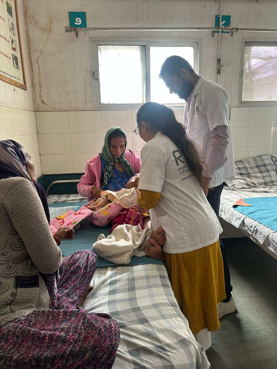 આજ રોજ વડોદરા જિલ્લાના તાલુકાની આર.બી.એસ.કે. ટીમ દ્વારા  ડિલિવરી  પોઇન્ટ પર નવજાત શિશુઓ ની 4D પ્રોટોકોલ મુજબ જન્મજાત ખોડખાંપણ ની આરોગ્ય તપાસ કરવામાં આવેલ.
<a href="/ddo_vadodara/">District Panchayat Vadodara</a> 
<a href="/Info_Vadodara/">Info Vadodara GoG</a>