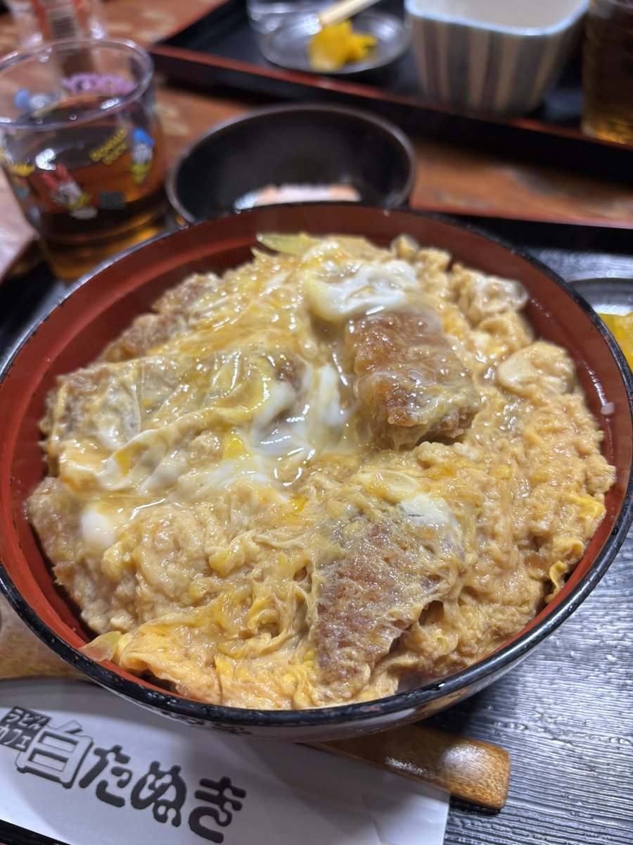 サクッとカツ丼熱くて進まず🙂 #大阪