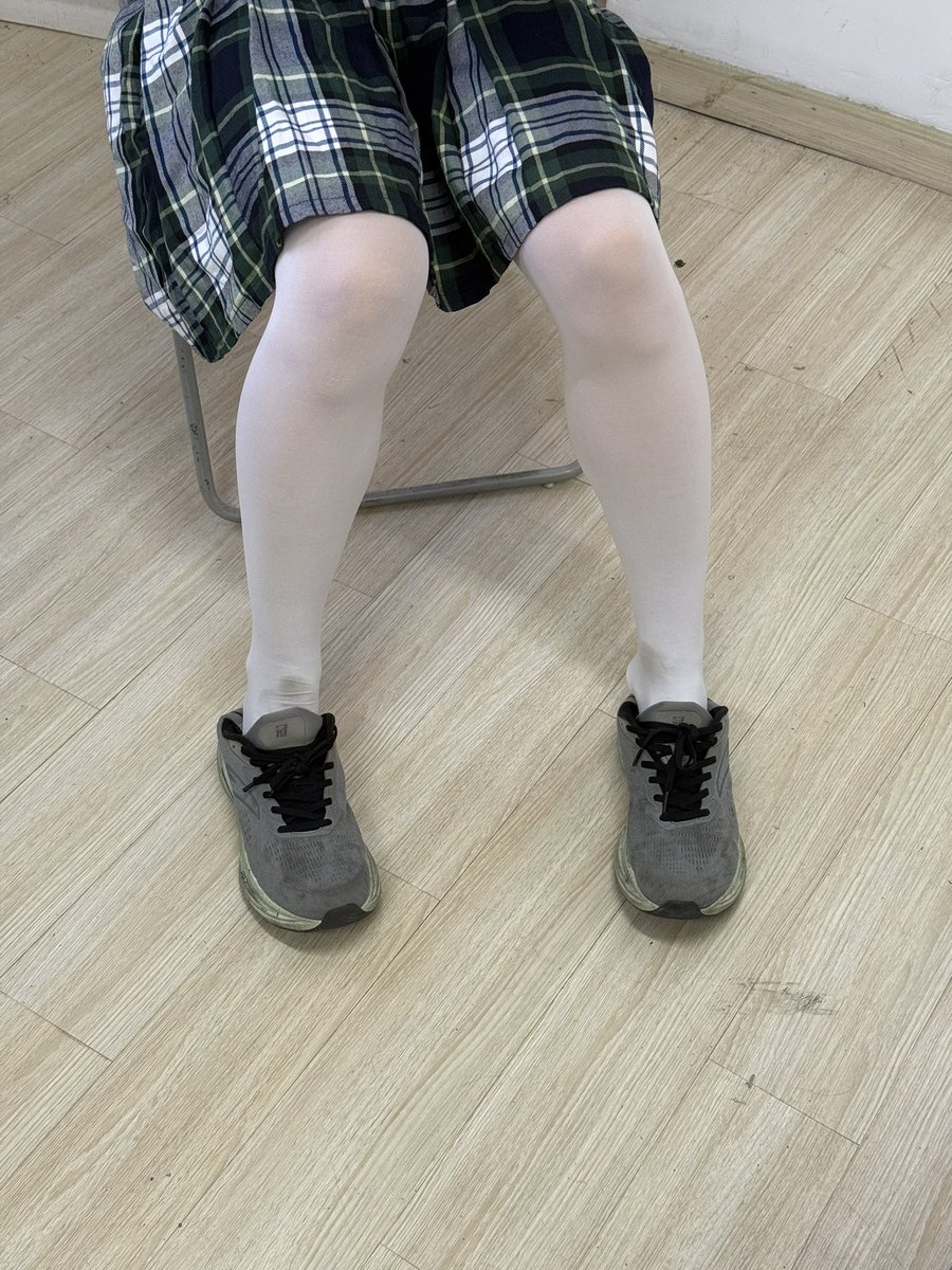 这个墨绿色格子裙校服有点大