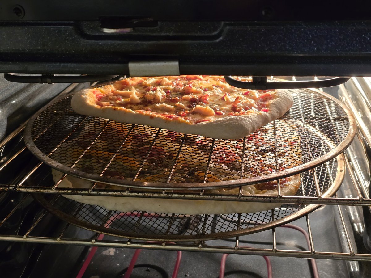 ApolloOpossum's tweet photo. Home made pizza night ❤️‍🔥 https://t.co/0rqNXYD54z